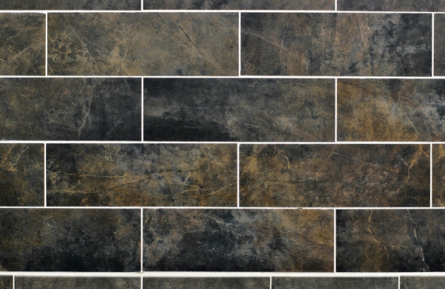 Carrelage effet pierre foncée en format rectangulaire, avec joints blancs contrastés et pose type brique.