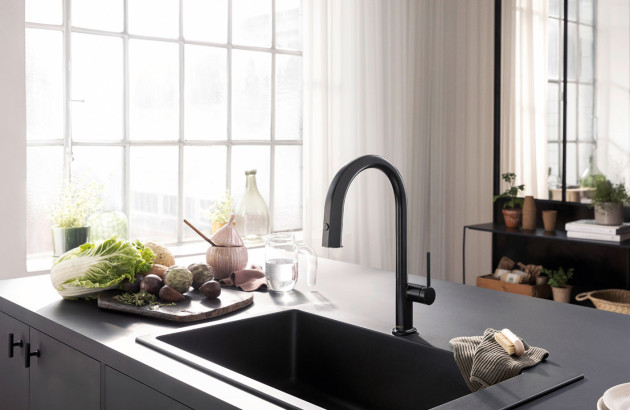 Mitigeur finition noir brillant Aqittura M91 FilterSystem de Hansgrohe