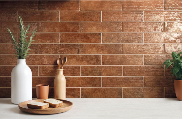 Mur intérieur avec carrelage kitkat effet terre cuite 