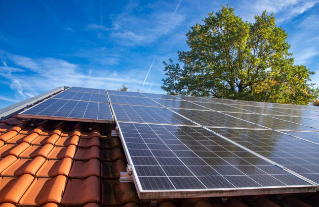 Panneau photovoltaïque avec micro-onduleur