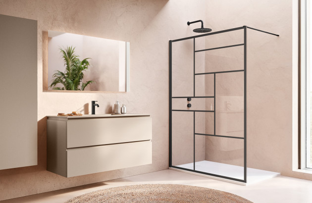 Douche ouverte avec paroi vitrée aux profilés noirs graphiques dans une salle de bains aux tons naturels.