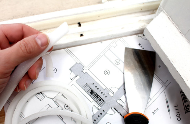 Outil, matériaux d'isolation et feuilles de montage