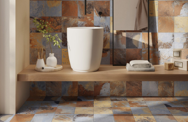 Salle de bains avec des carreaux décoratifs multi couleurs 20x20 cm