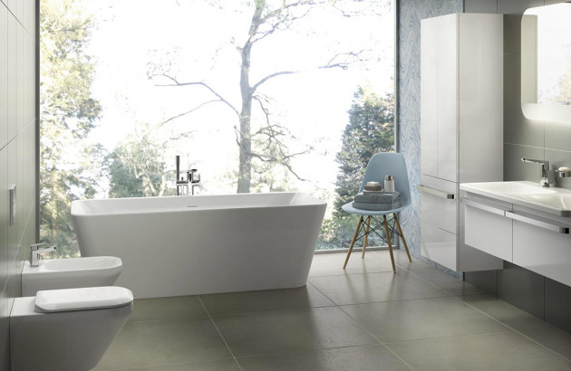 Salle de bains rénovée grâce à un professionnel, aménagée avec la marque Ideal Standard