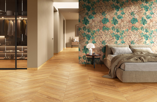 Grande chambre avec du parquet au sol posé en chevrons