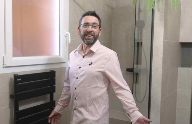 Présentation de la salle de bain entièrement rénovée