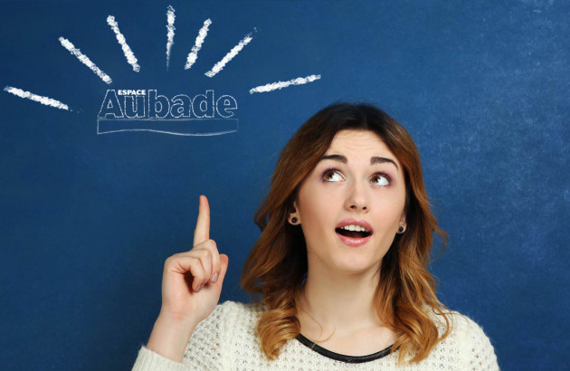 Femme satisfaite des conseils et astuces Espace Aubade