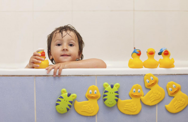 Rangez les affaires des enfants avec votre baignoire