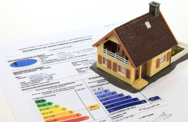 Résultat de diagnostic de performance énergétique avec une maison posée dessus