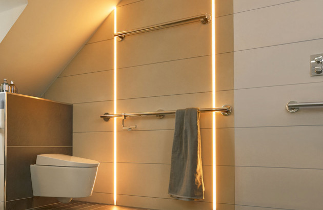 salle de bain décoré avec des profilés de finition lumineux