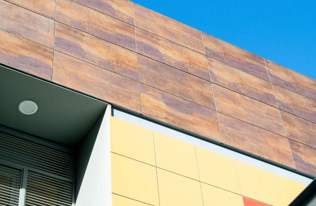 Façade ventilée pour carrelage mural extérieur