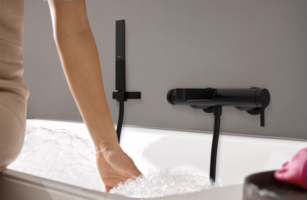 Mitigeur thermostatique noir pour baignoire