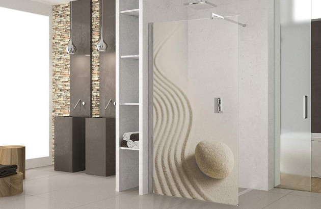 Paroi de douche à l'italienne motif sable et galet