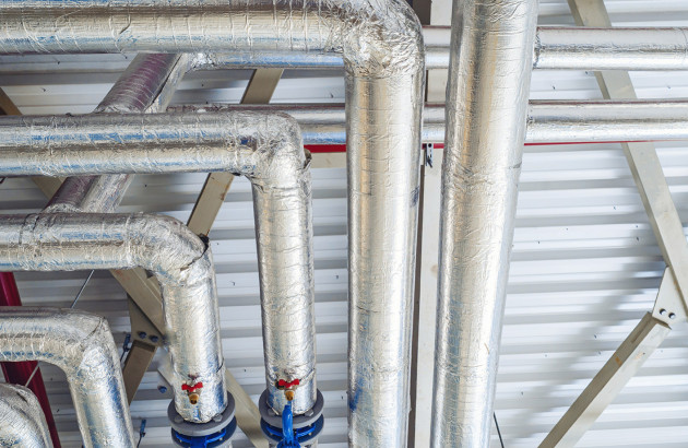 Série de tuyaux calorifugés