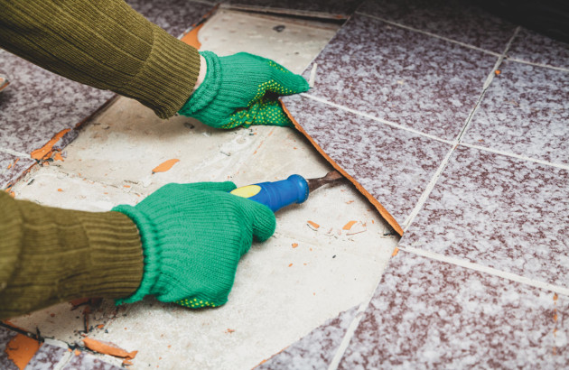 Retirer du carrelage cassé ou fissuré