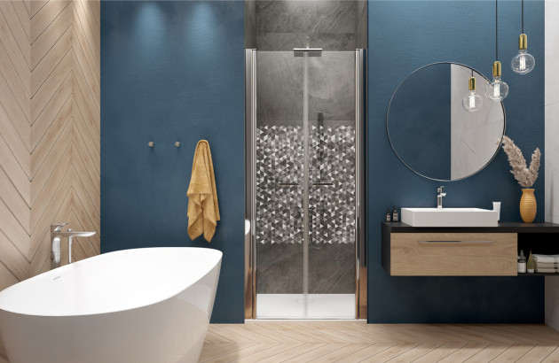 Salle de bains bleue avec douche à l'italienne