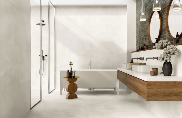 Salle de bains avec carrelage minimaliste