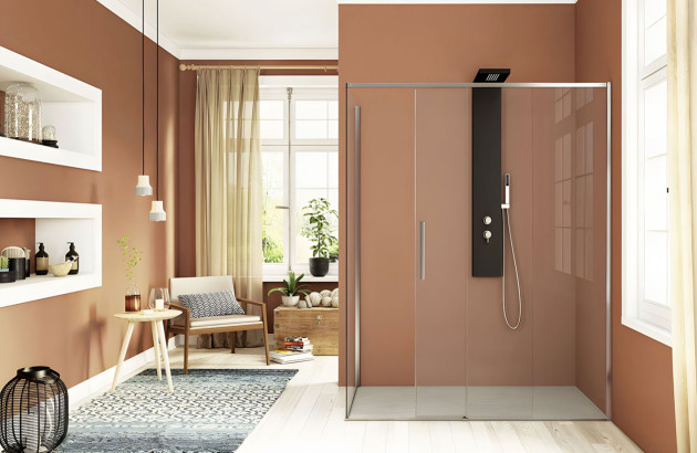 Salle de bains avec des murs peints en marron