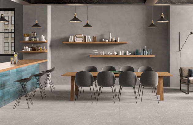 Salon avec une décoration personnalisée au niveau du carrelage et de la peinture murale