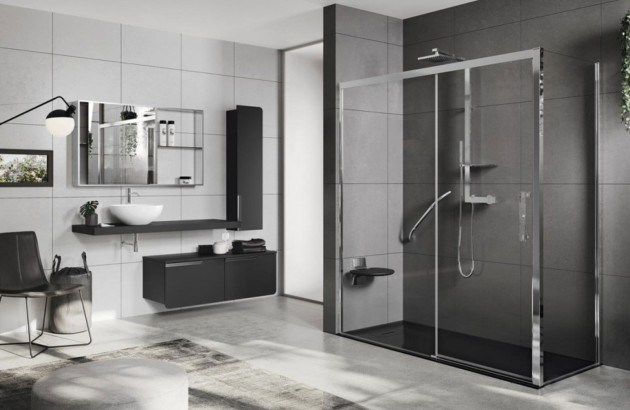 Salle de bain épurée avec une paroi de douche coulissante