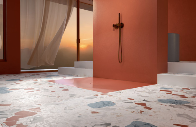 Salle de bains avec douche à l'italienne et carrelage terrazzo