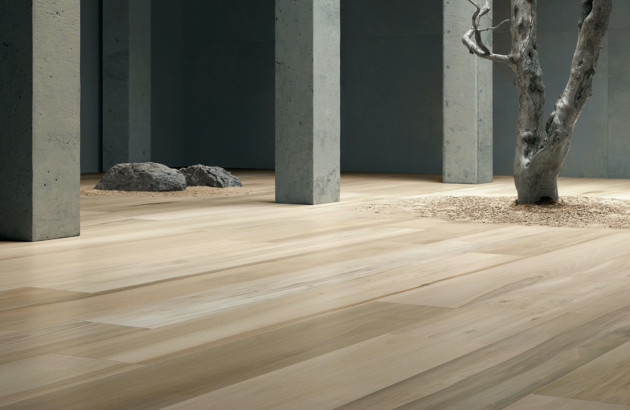 Carrelage imitation bois blanchi posé dans un intérieur moderne 