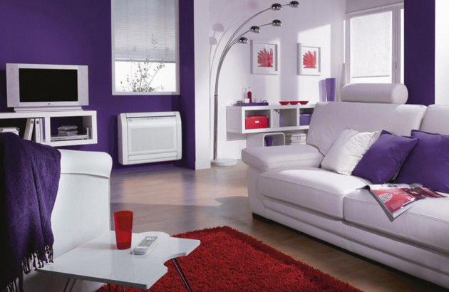 Salon moderne avec climatisation réversible console murale, solution compacte pour chauffer et rafraîchir