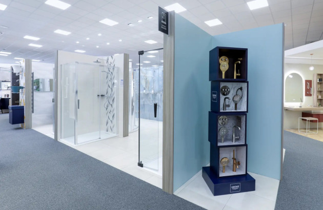 Showroom Espace Aubade présentant des douches italiennes