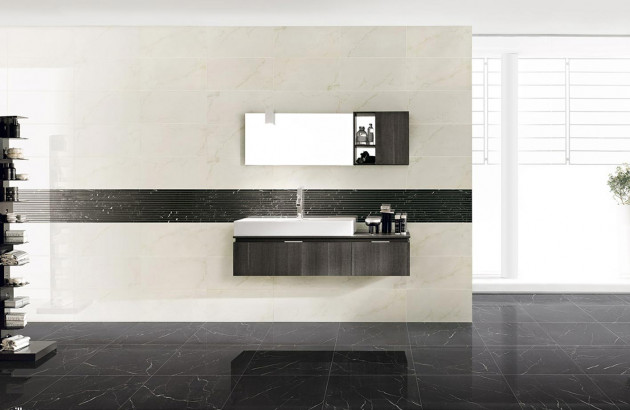 Salle de bains moderne grâce au carrelage noir et blanc de Piemme