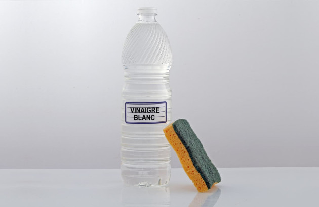 Le vinaigre blanc pour détartrer le tartre des wc