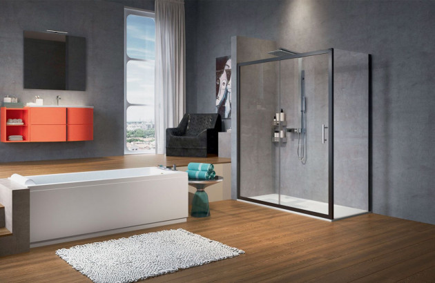 Douche italienne dans une salle de bains au style contemporain