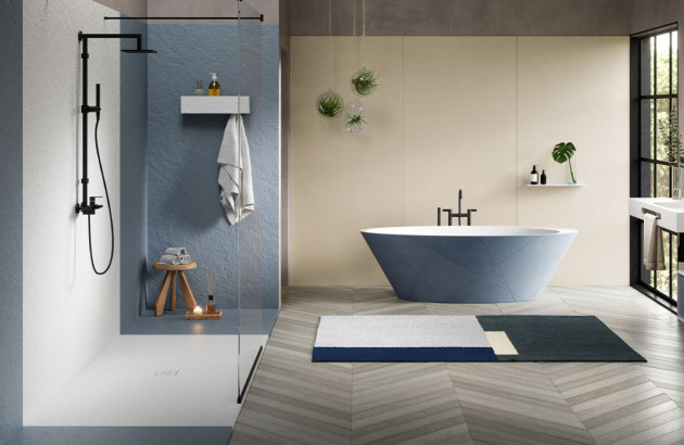 grande salle de bains design avec douche à l'italienne et receveur acquabella