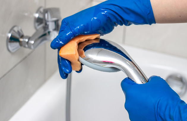 Nettoyer les joints d'une salle de bain : 3 astuces efficaces