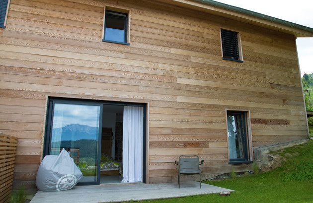 façade extérieur en bois d'une maison