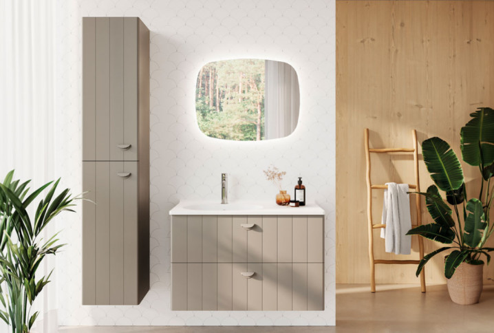 Salle de bains moderne avec des meubles en bois gris