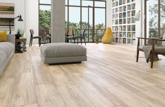 Carrelage imitation parquet dans un salon