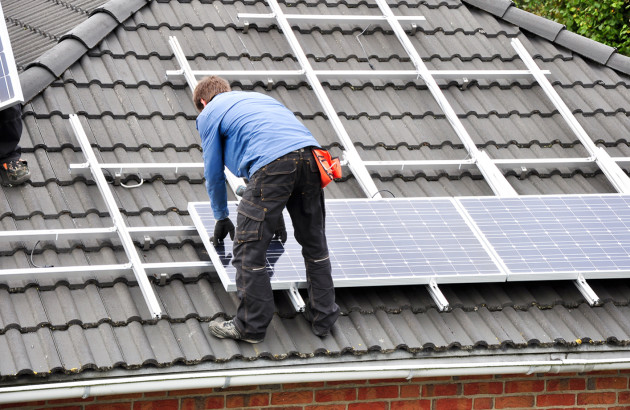 Rails de pose pour panneaux photovoltaïques