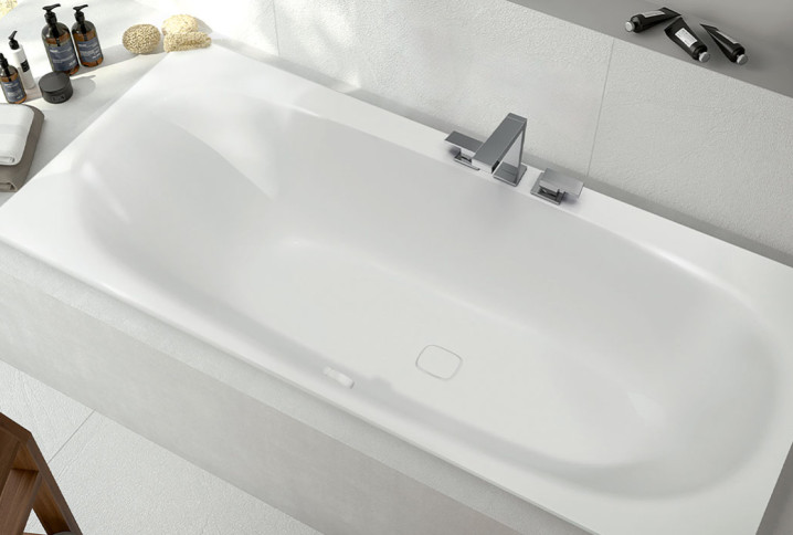 Baignoire encastrée avec un mitigeur design