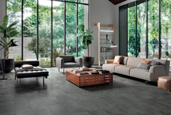 Salon moderne équipé de carrelage industriel