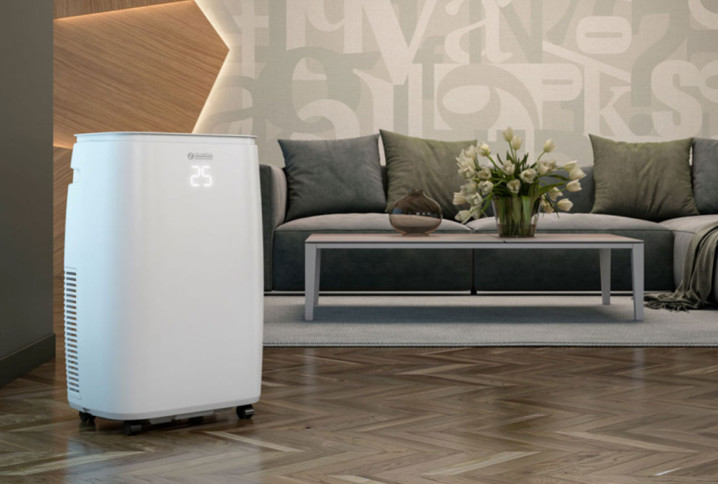 Climatiseur mobile dans un salon
