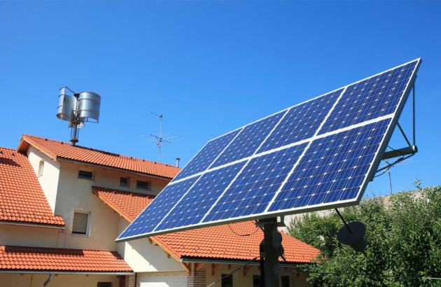 Panneau photovoltaïque installé sur un tracker solaire