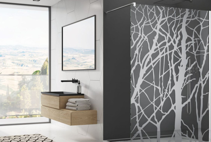 Paroi de douche design à motifs blancs dans une salle de bains moderne