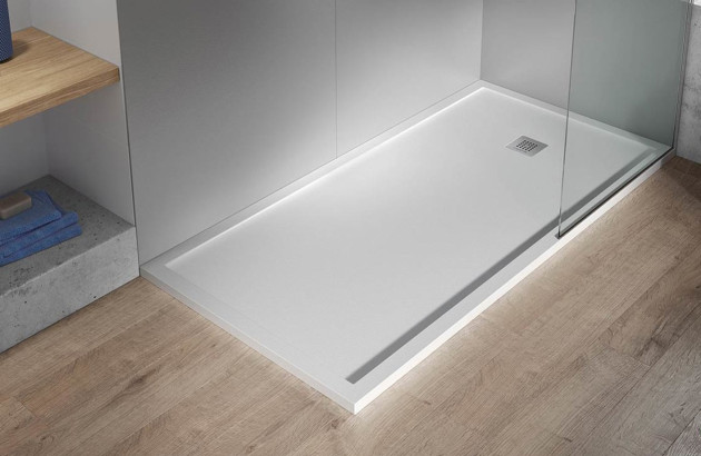 Receveur de douche avec rebord blanc