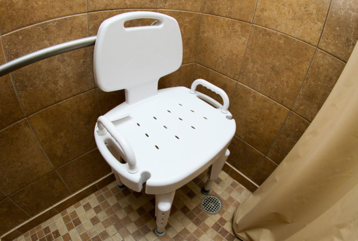 Siege de douche pour personne a mobilité réduite