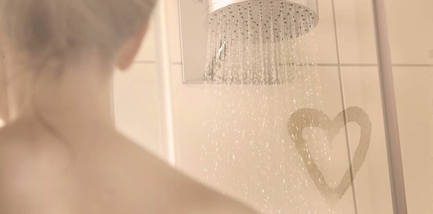 Nettoyer la vitre de la douche