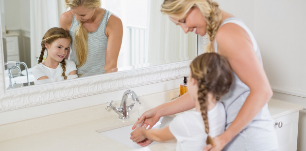 Comment sécuriser la salle de bains pour les enfants ?