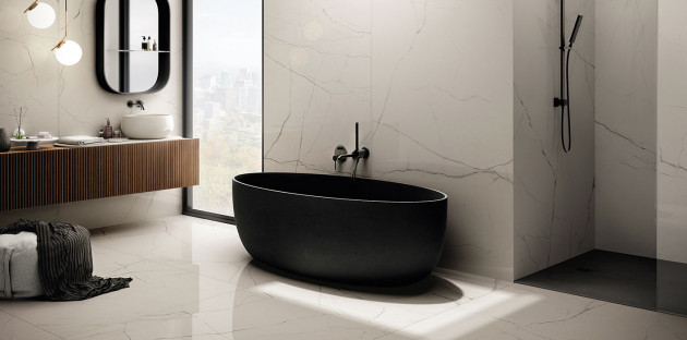 Salle de bain design carrelage en marbre blanc