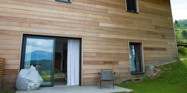 façade extérieur en bois d'une maison