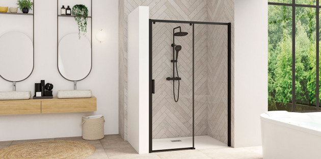Salle de bain minimaliste avec une colonne de douche noire