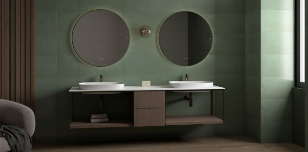Salle de bains contemporaine avec double vasque suspendue, carrelage vert et miroirs ronds rétroéclairés.